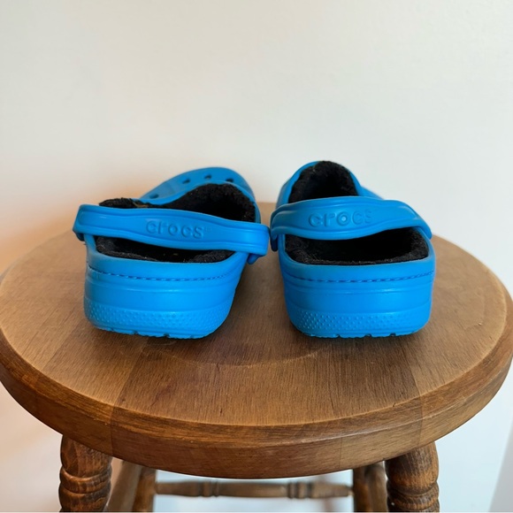 Crocs Kids Unisex Blue Outside With Black Warm Fuzzy Lining Material Size J4 2 - Picture 5 of 11